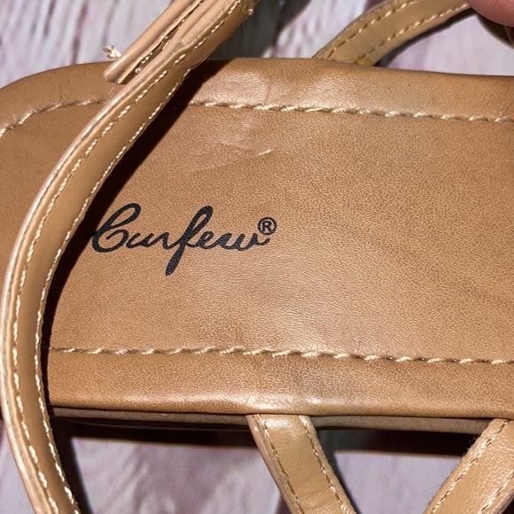 Womens Flat Spring Sandals - Picture 2 of 8